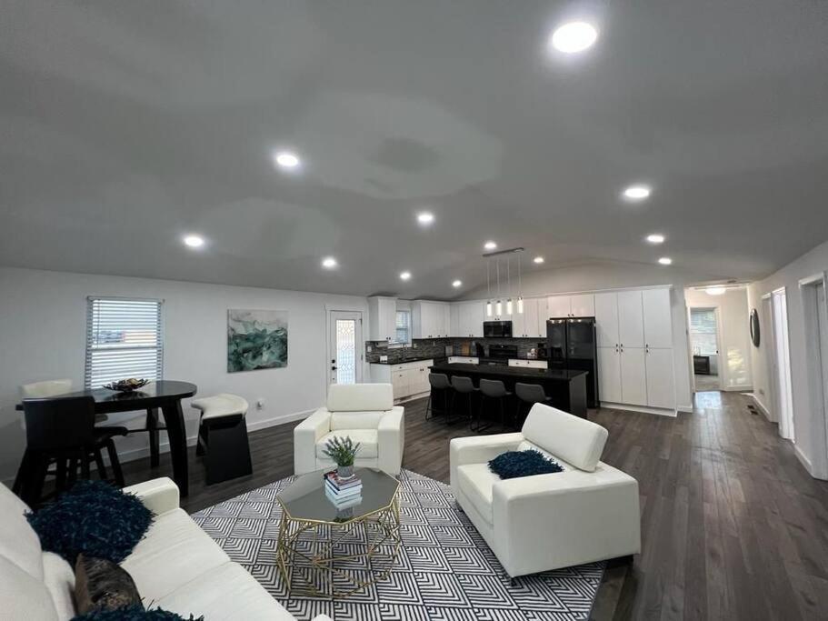 Modern Home At Colonial College Park Atlanta Esterno foto