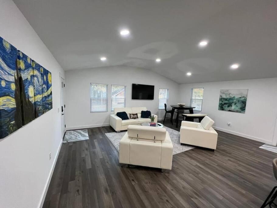 Modern Home At Colonial College Park Atlanta Esterno foto